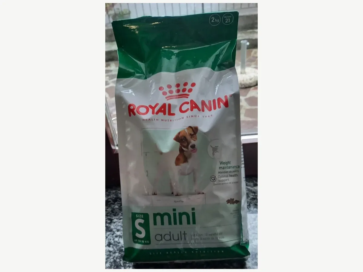 Royal Canin Mini Adult Trockenfutter für kleine Hunde, Beutel von vorne